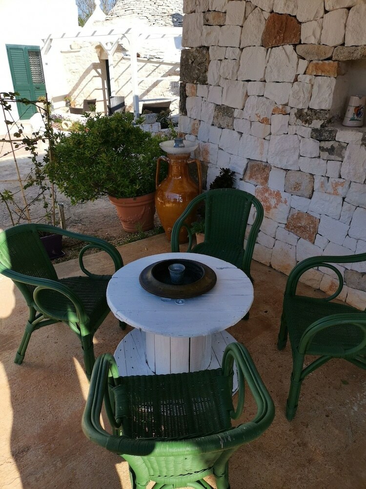 Trullo Madia With Shared Jacuzzi For A Memorable Stay In Nature And Relax