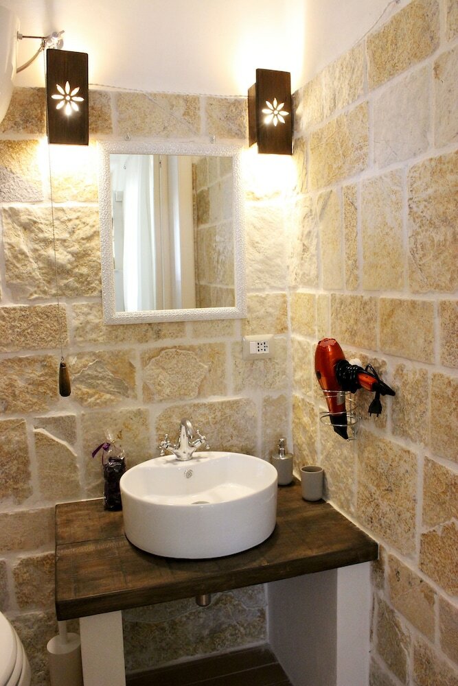 Trullo Madia With Shared Jacuzzi For A Memorable Stay In Nature And Relax
