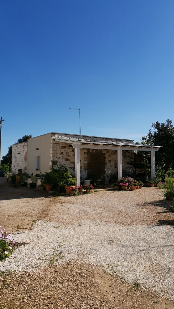 Trullo Madia With Shared Jacuzzi For A Memorable Stay In Nature And Relax