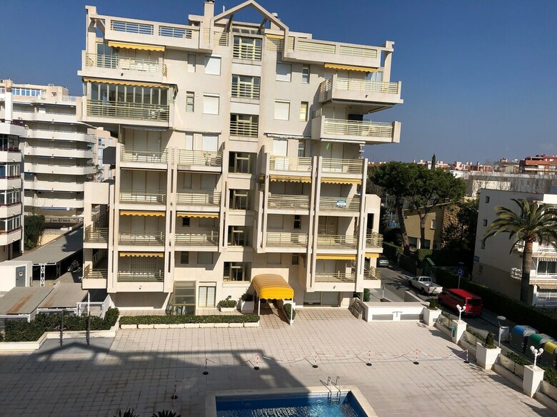 T&h Novelty 415 Family Apartment