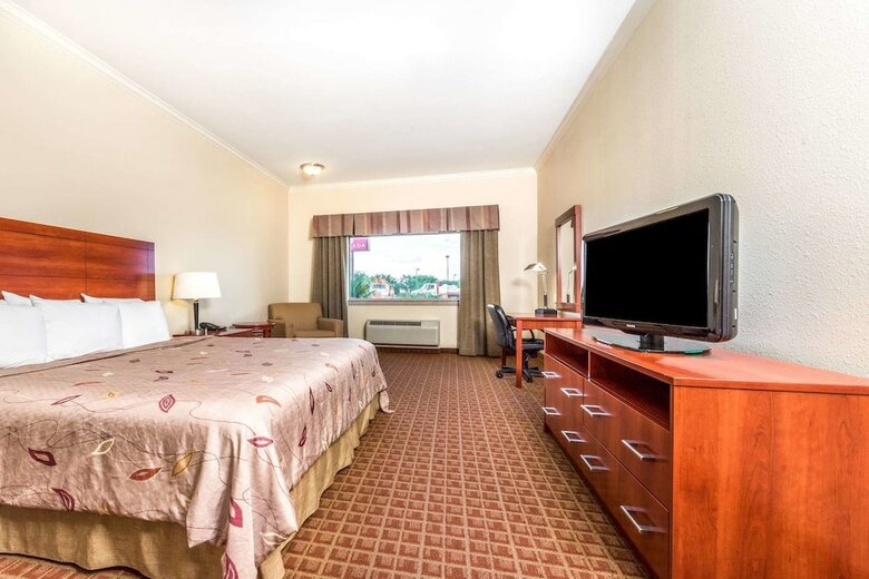 Hotel Ramada By Wyndham College Station