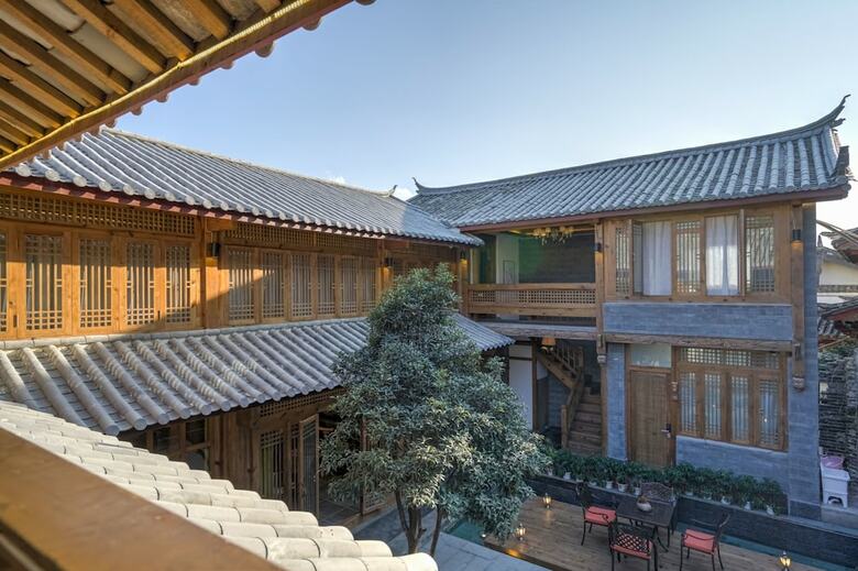 Posada Floral Hotel Lijiang Huazizai