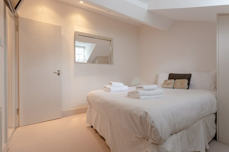Stylish 3 Bedroom Apartment In Pimlico
