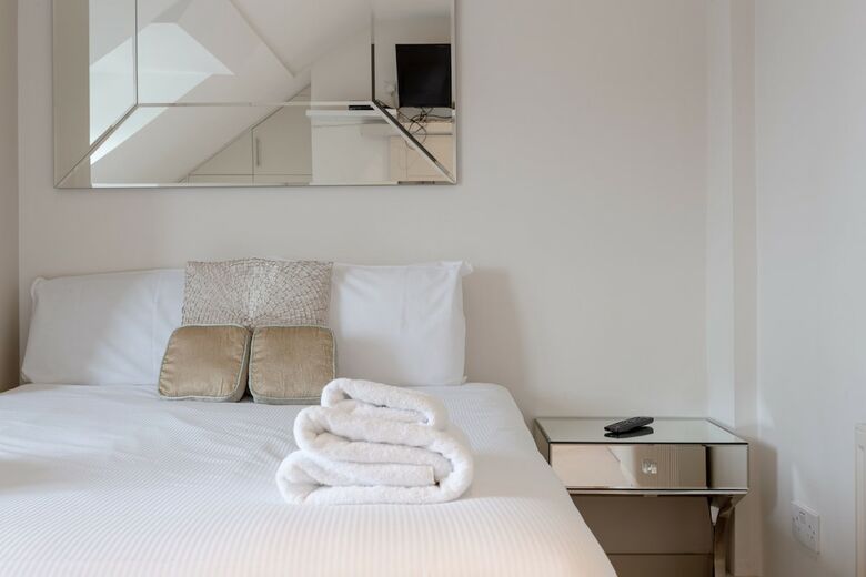 Stylish 3 Bedroom Apartment In Pimlico