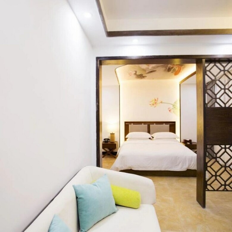 Floral Hotel Fenghuang Poshan Mansion