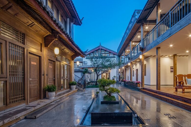 Floral Hotel Lijiang Qinyuan