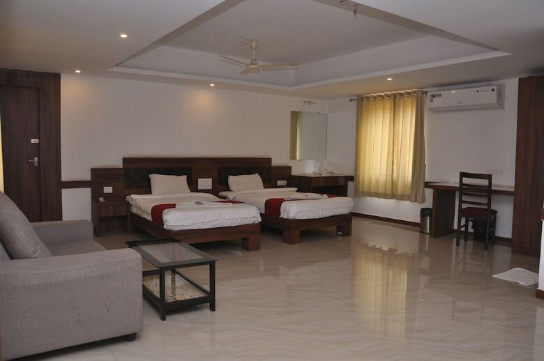 Hotel Sai Arya Lodging & Hall