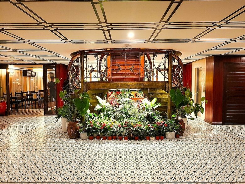 Indochine Cruise Lan Ha Bay