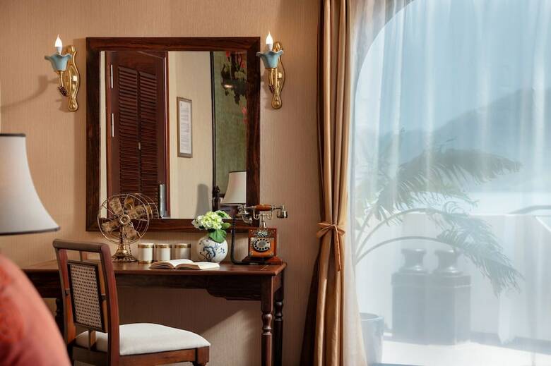 Indochine Cruise Lan Ha Bay