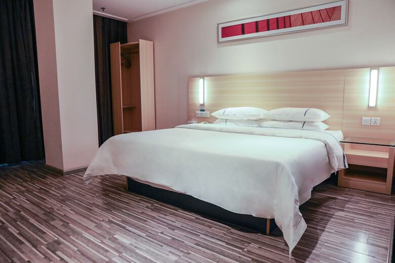 Hotel Cc Inn Guangzhou Renhe Station