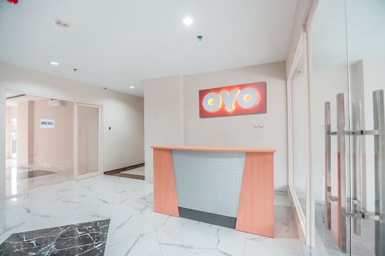 Hotel Oyo 498 Green Lake View Ciputat