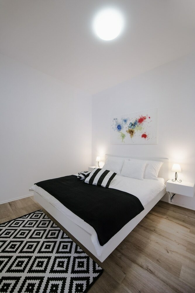 Apartment British Square