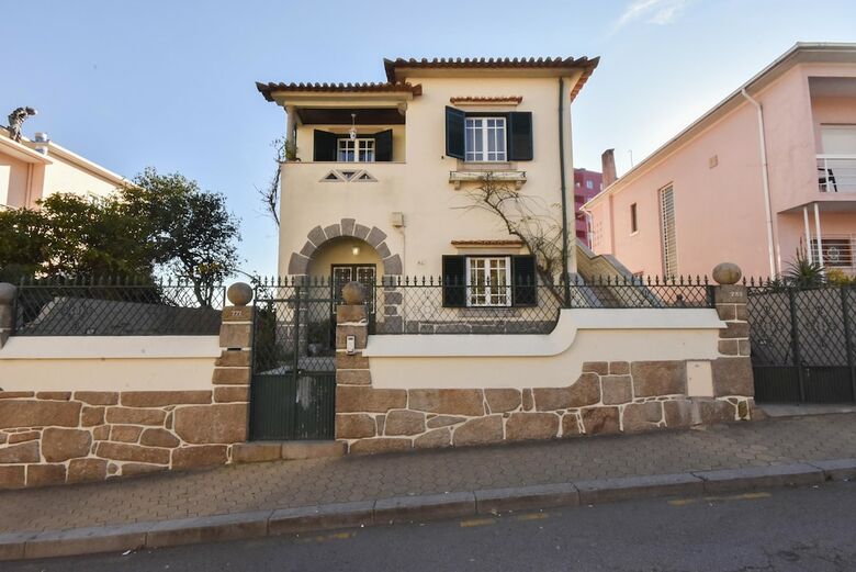Hotel Lolla's Guest House
