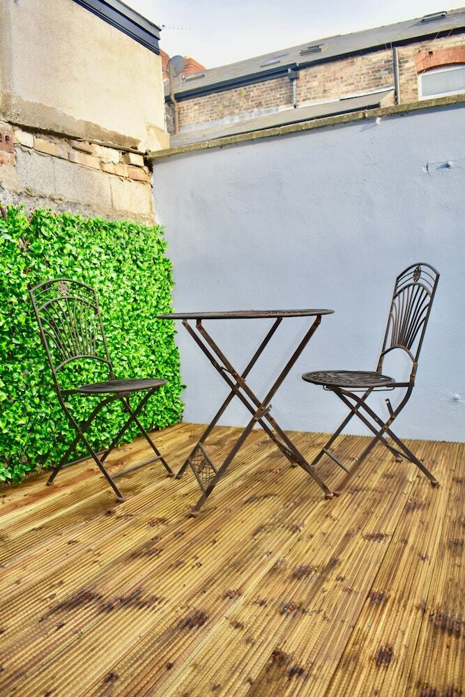 Traditional 4 Bedroom Home In Trendy Ranelagh