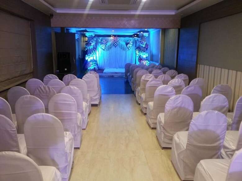 Jk Rooms 104 Hotel Madhav International