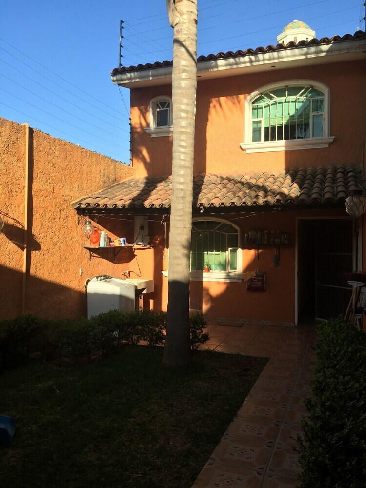 4 Recamaras Zona Sur Wifi Jardin Cochera