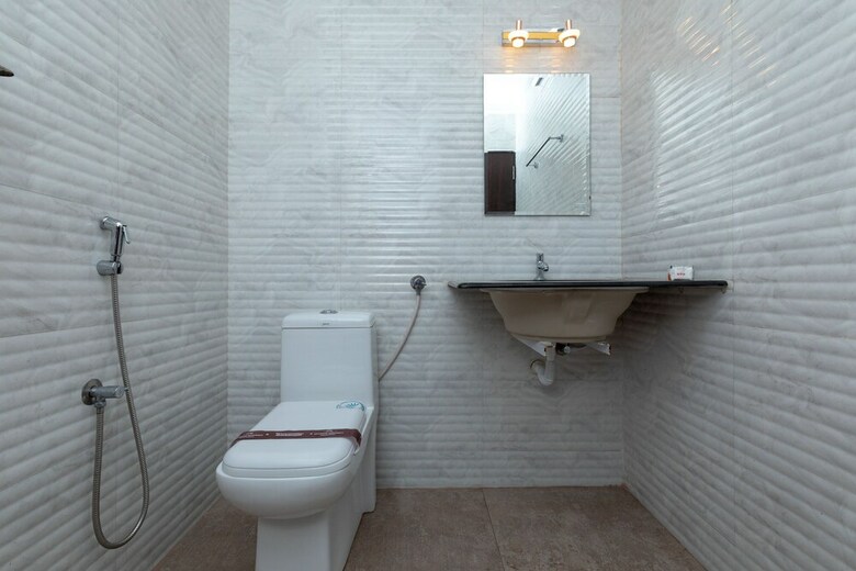 Hotel Oyo 17224 Swarnam Residency