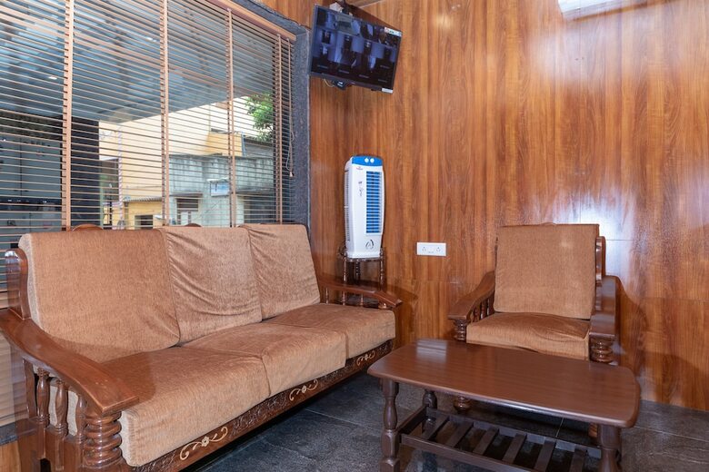 Hotel Oyo 17224 Swarnam Residency