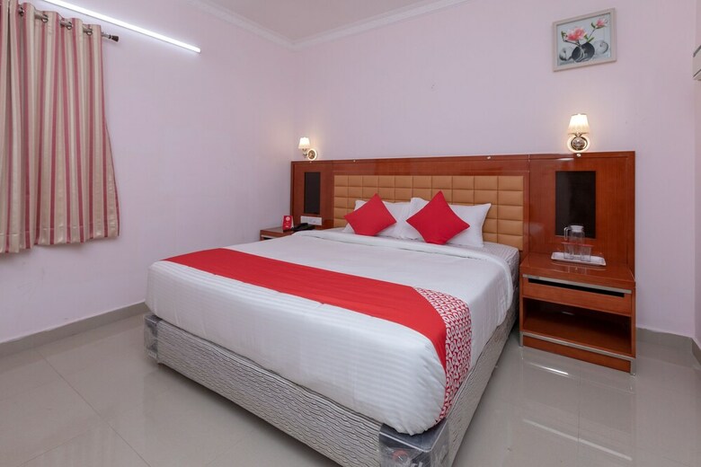 Hotel Oyo 17224 Swarnam Residency