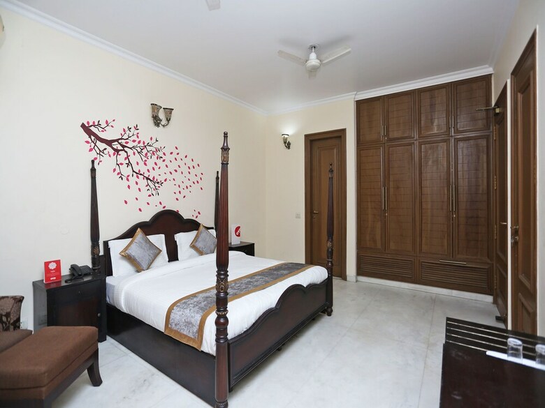 Hotel Oyo 15716 The Red Orchid