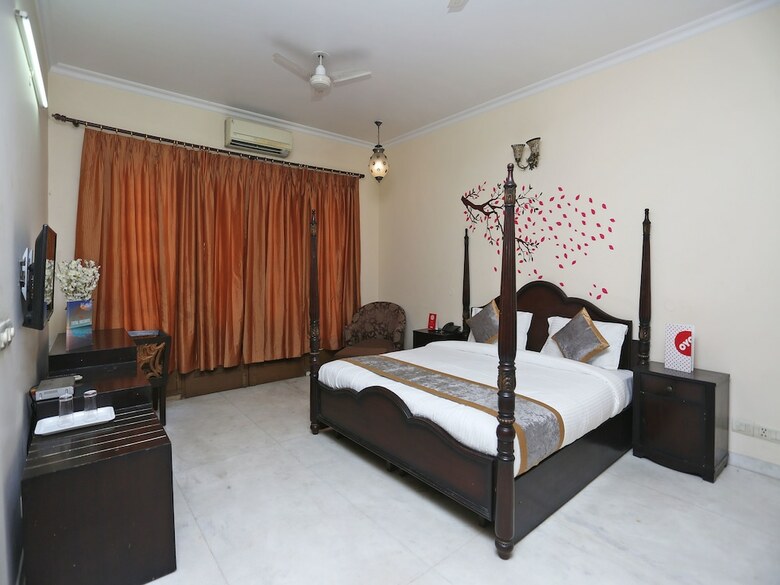 Hotel Oyo 15716 The Red Orchid