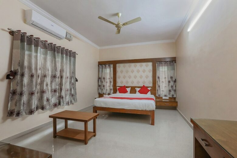 Hotel Oyo 24264 Monisha Residency