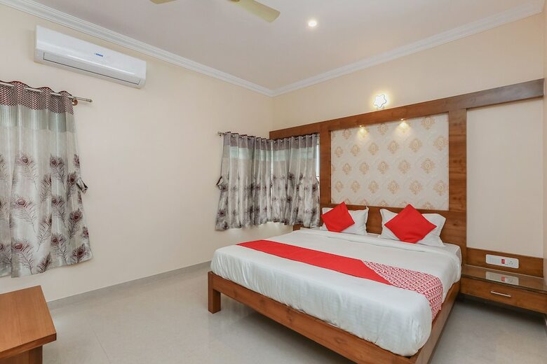 Hotel Oyo 24264 Monisha Residency