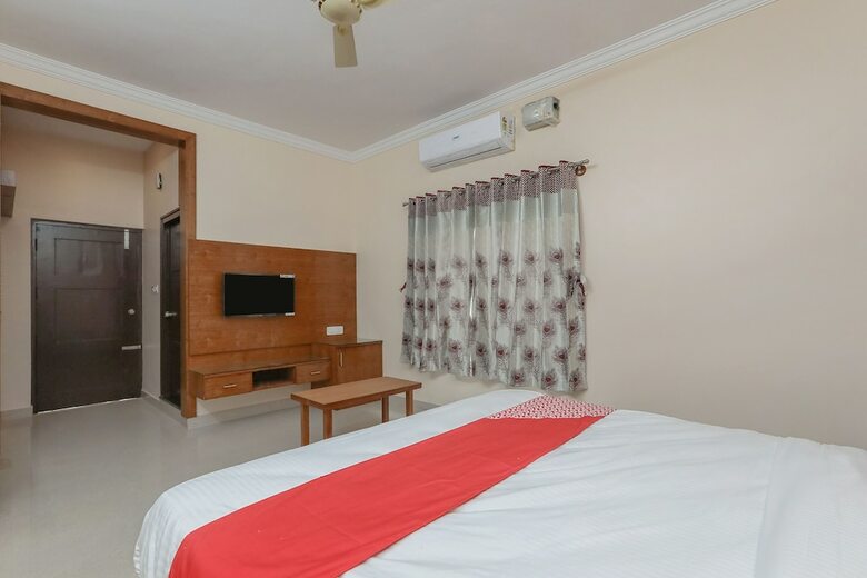 Hotel Oyo 24264 Monisha Residency