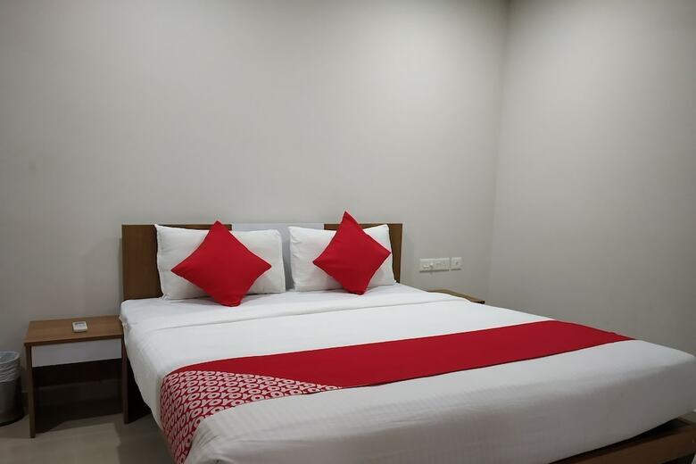Hotel Oyo 23526 Excalibur Tower