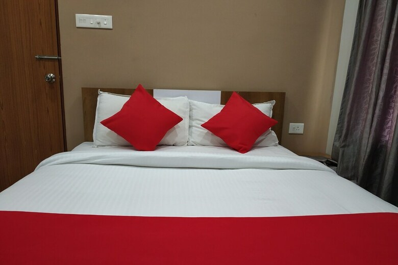 Hotel Oyo 23526 Excalibur Tower