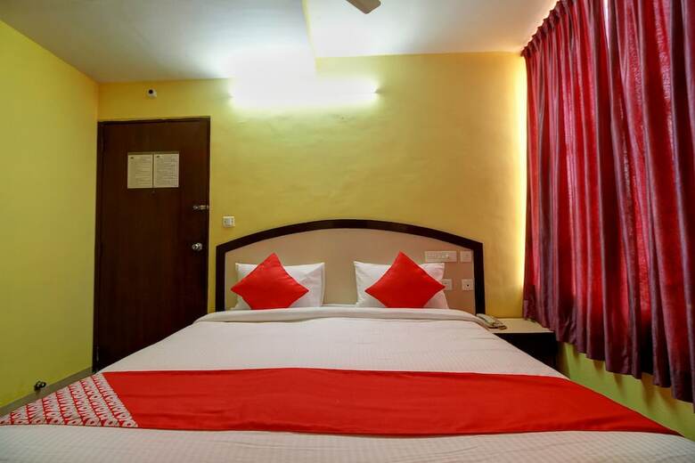Hotel Oyo 18976 Mascot Inn
