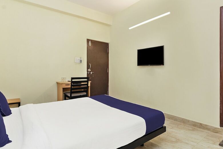 Hotel Silverkey Executive Stays 27824 Dharamkar Residency