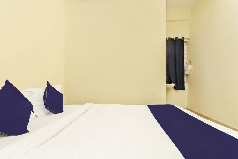 Hotel Silverkey Executive Stays 27824 Dharamkar Residency