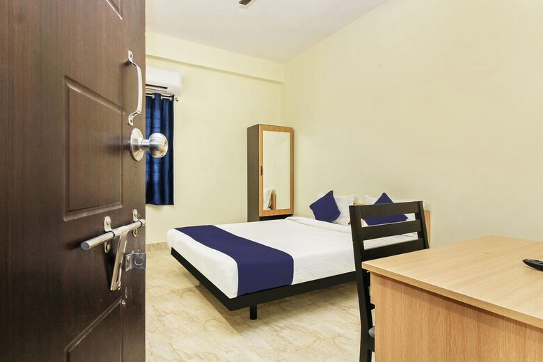 Hotel Silverkey Executive Stays 27824 Dharamkar Residency