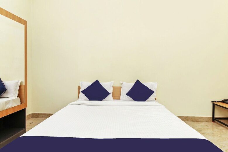 Hotel Silverkey Executive Stays 27824 Dharamkar Residency
