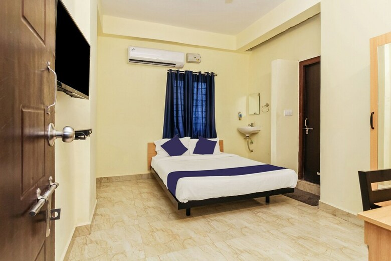 Hotel Silverkey Executive Stays 27824 Dharamkar Residency