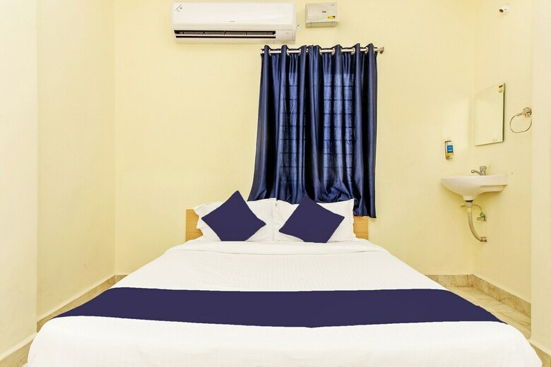 Hotel Silverkey Executive Stays 27824 Dharamkar Residency