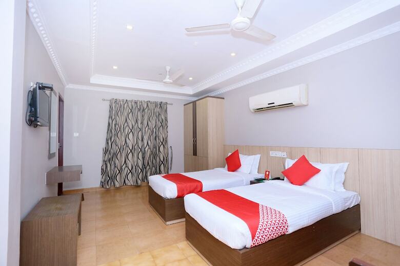 Hotel Oyo 23116 Gino Tourist Home