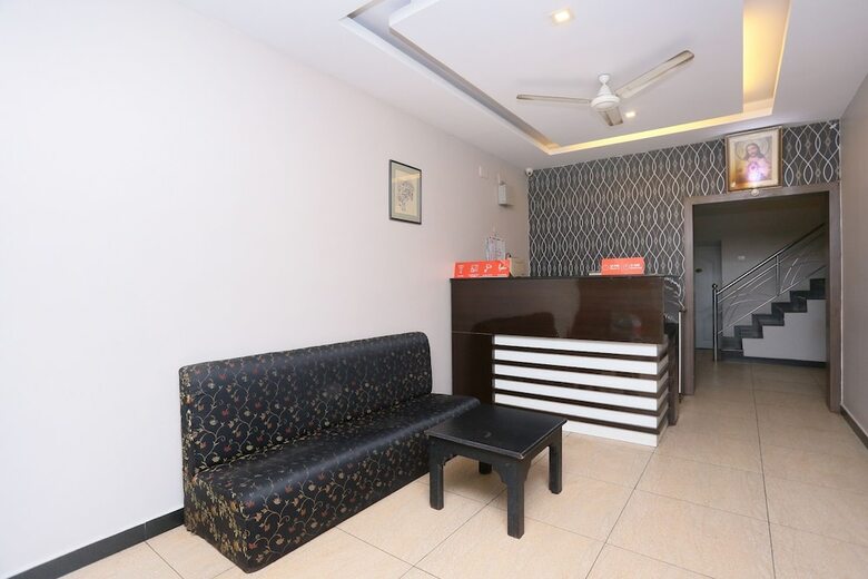 Hotel Oyo 23116 Gino Tourist Home