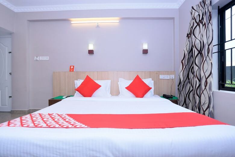 Hotel Oyo 23116 Gino Tourist Home