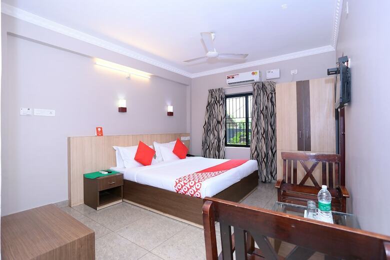 Hotel Oyo 23116 Gino Tourist Home