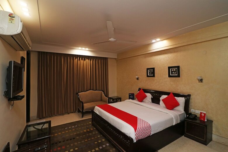 Oyo 26915 Hotel North East Residency