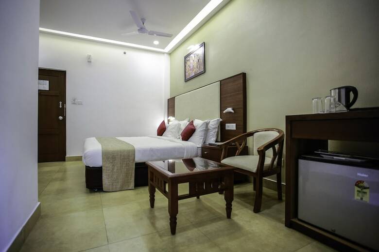 Capital O 27646 Hotel Grand Sm Regency