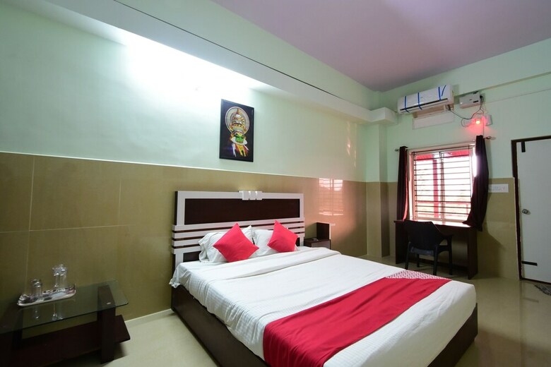 Hotel Oyo 24476 Ssg Residency