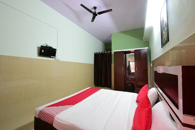 Hotel Oyo 24476 Ssg Residency