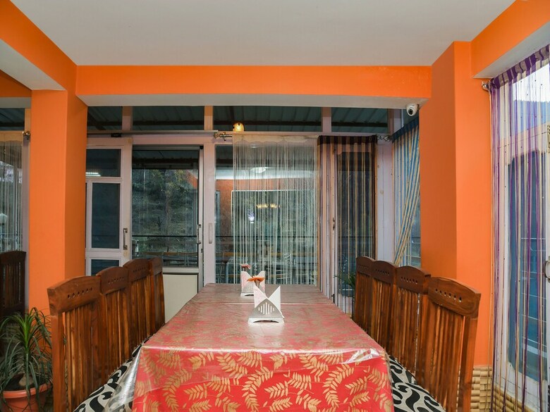 Oyo 25126 Hotel Mansarovar