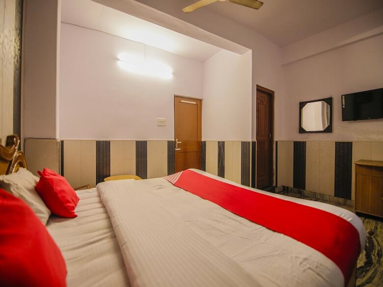 Oyo 24753 Hotel Preet