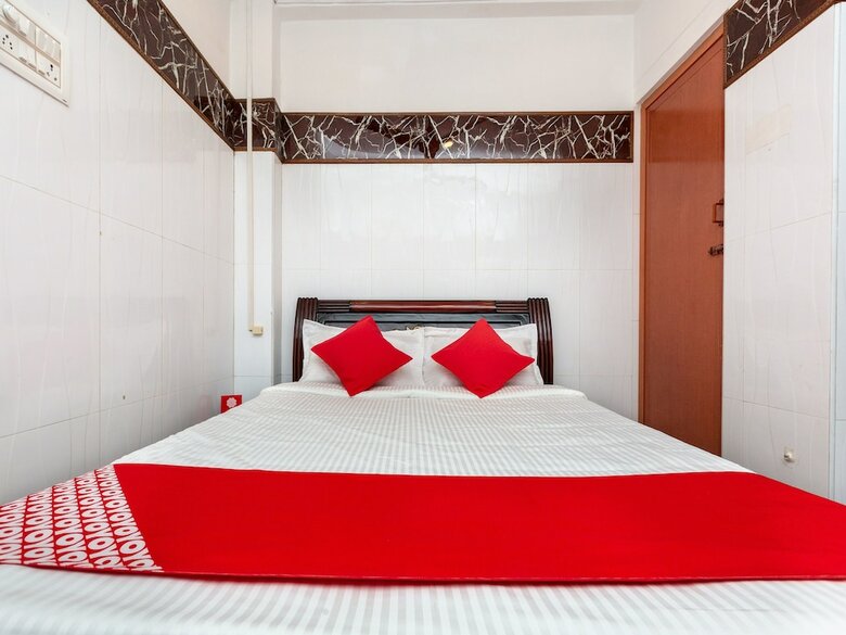 Hotel Oyo 19396 Cristal Residency