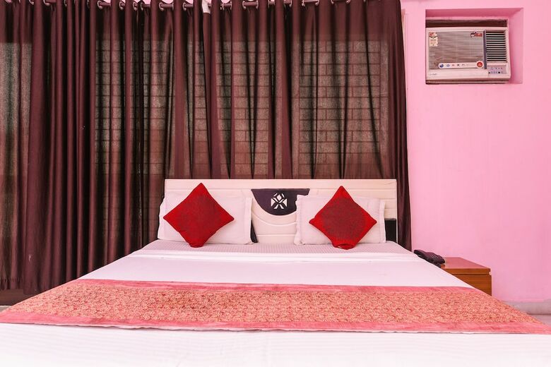 Hotel Oyo 8534 Golden Park