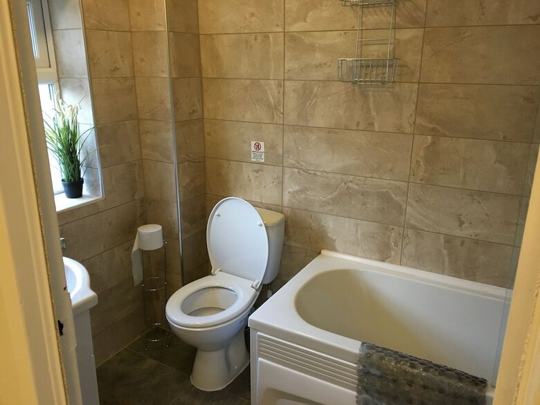 Central 3 Bd House With Garden & Jacuzzi